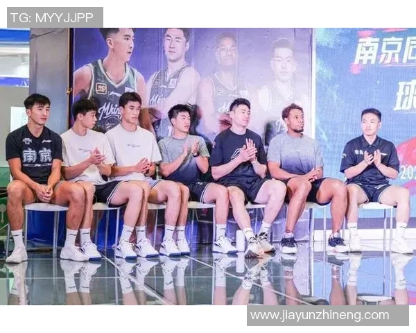 南京篮球队配合变革引发热议球迷期待新战术带来的精彩表现 南京篮球队配合变革引发热议球迷期待新战术带来的精彩表现